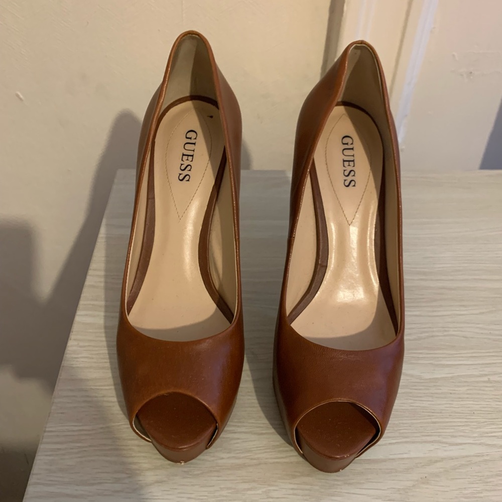 Guess peep toe pumps
